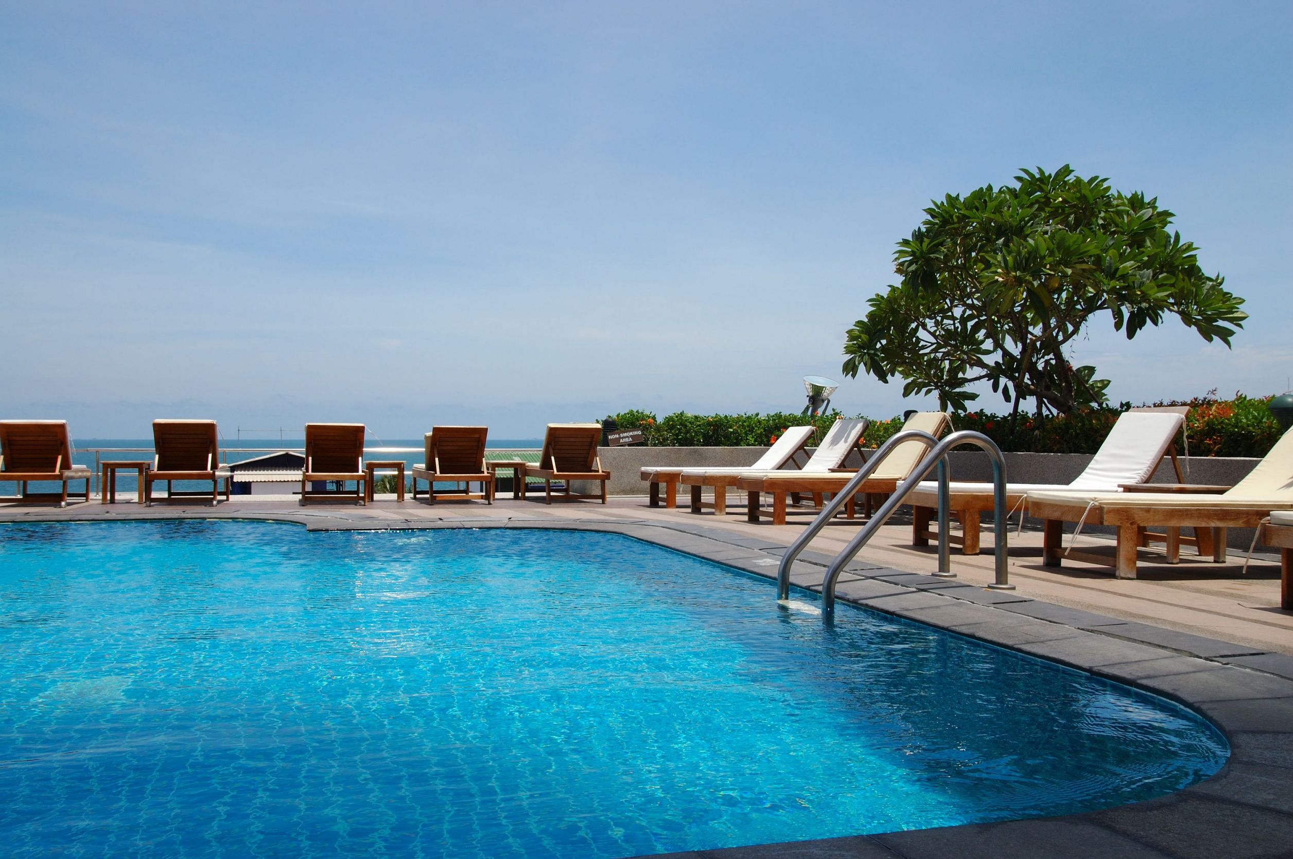How to Hire Pool Contractors in Orange County