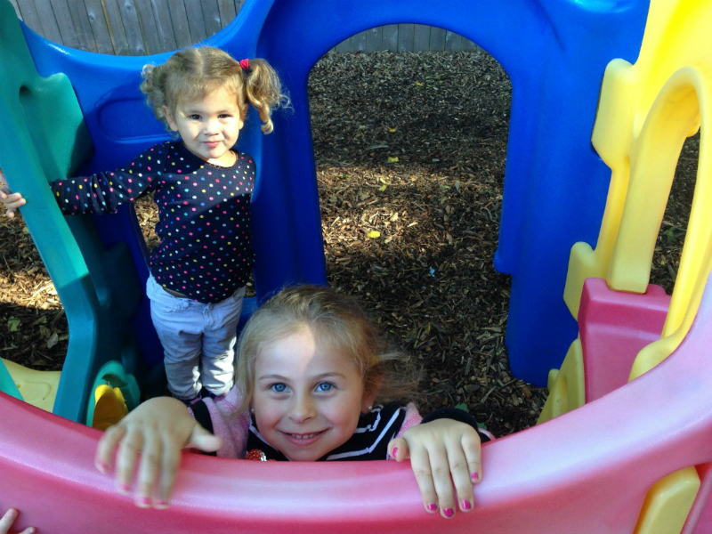How to Choose Between Montessori and Kindergarten?
