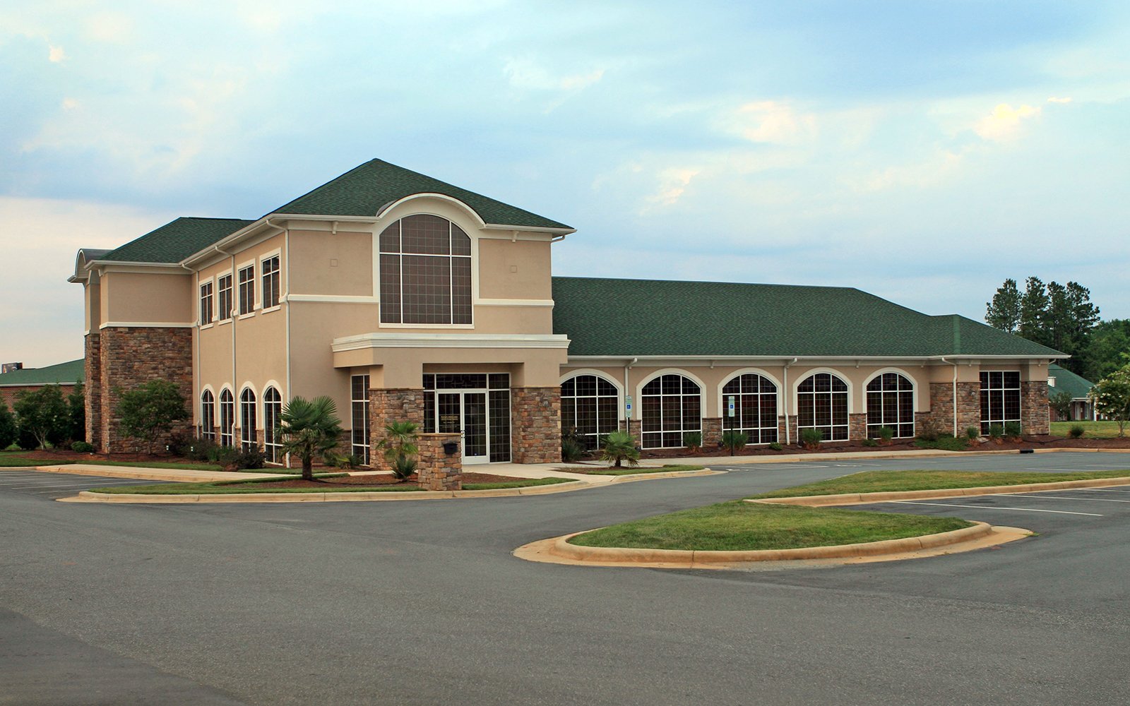 How to Hire a Commercial Roofing Service in Houston, TX