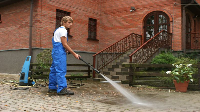 Reasons to Hire a Pressure Wash Service in Middletown, NJ, for Your Building