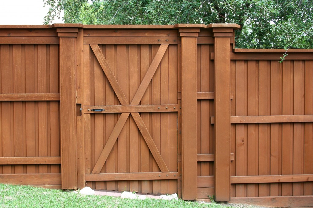 A Few Great Reasons Why a Vinyl Fence in Riverside is a Solid Choice