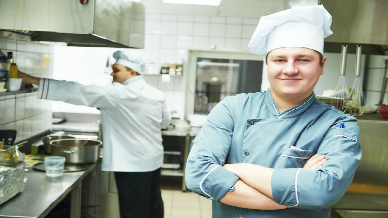 3 Signs That It’s Time to Order New Aprons for Your Restaurant’s Staff