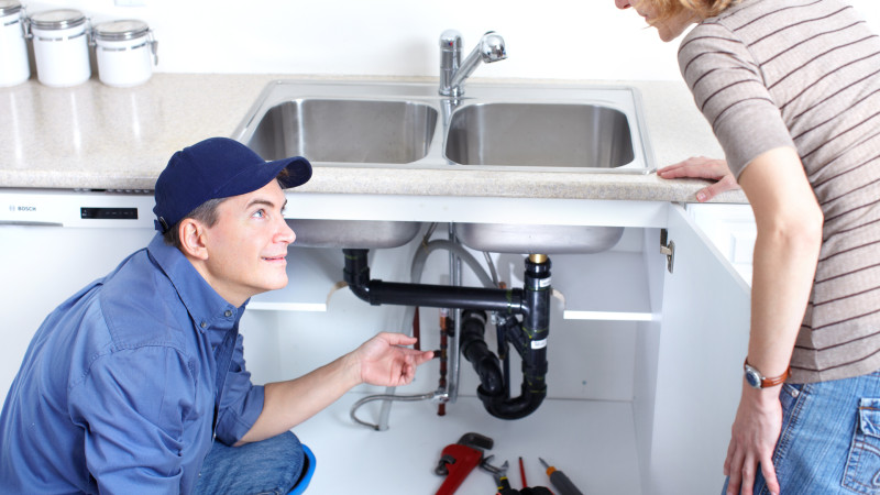 Why You Need a Professional Emergency Plumber Chicago Contacts