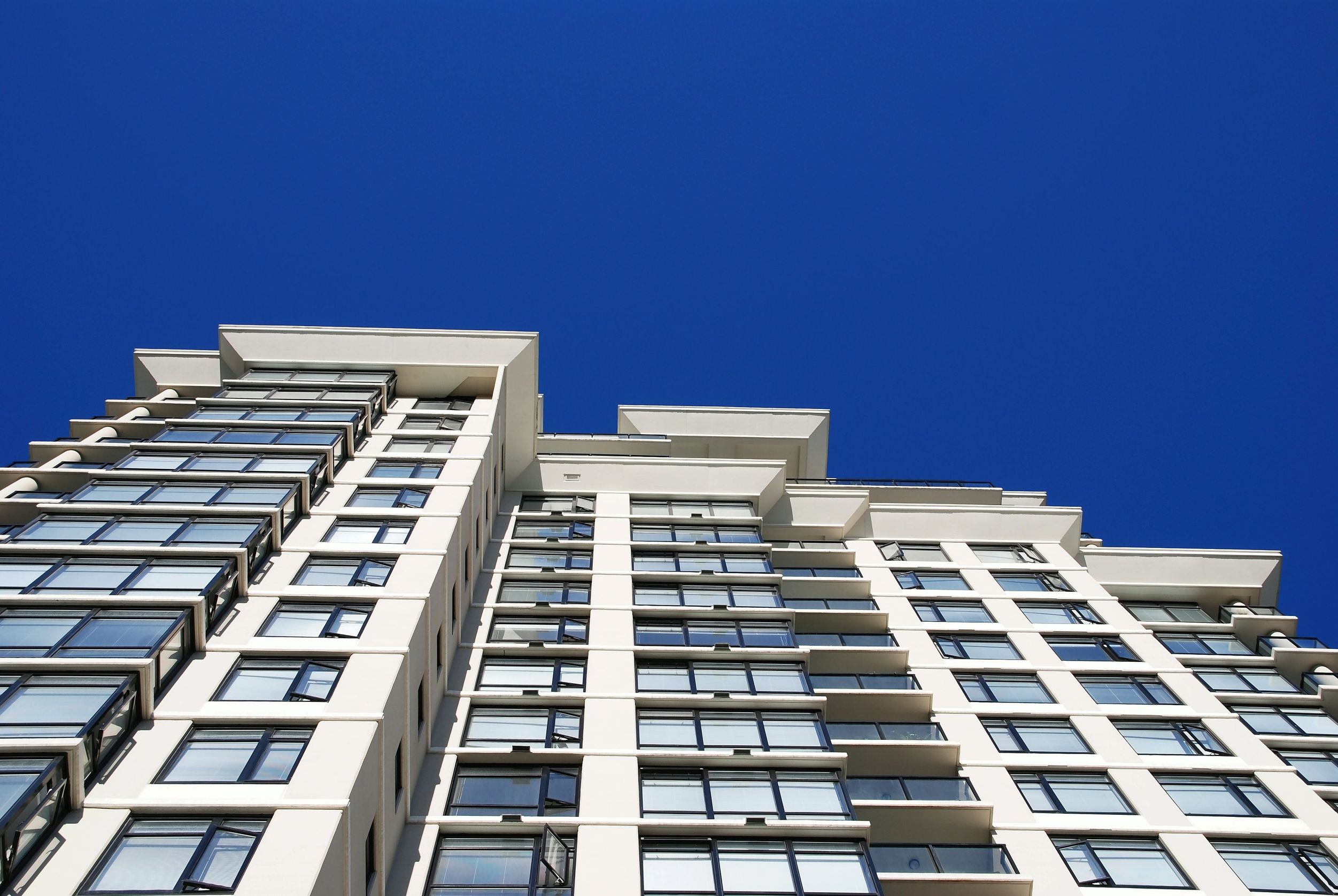 Discover the appeal of 2-bedroom apartments in downtown Indianapolis, IN, where modern comfort meets urban life.