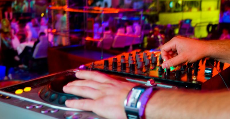 Love Music? 3 Benefits of Hiring Live Wedding Bands in Chicago