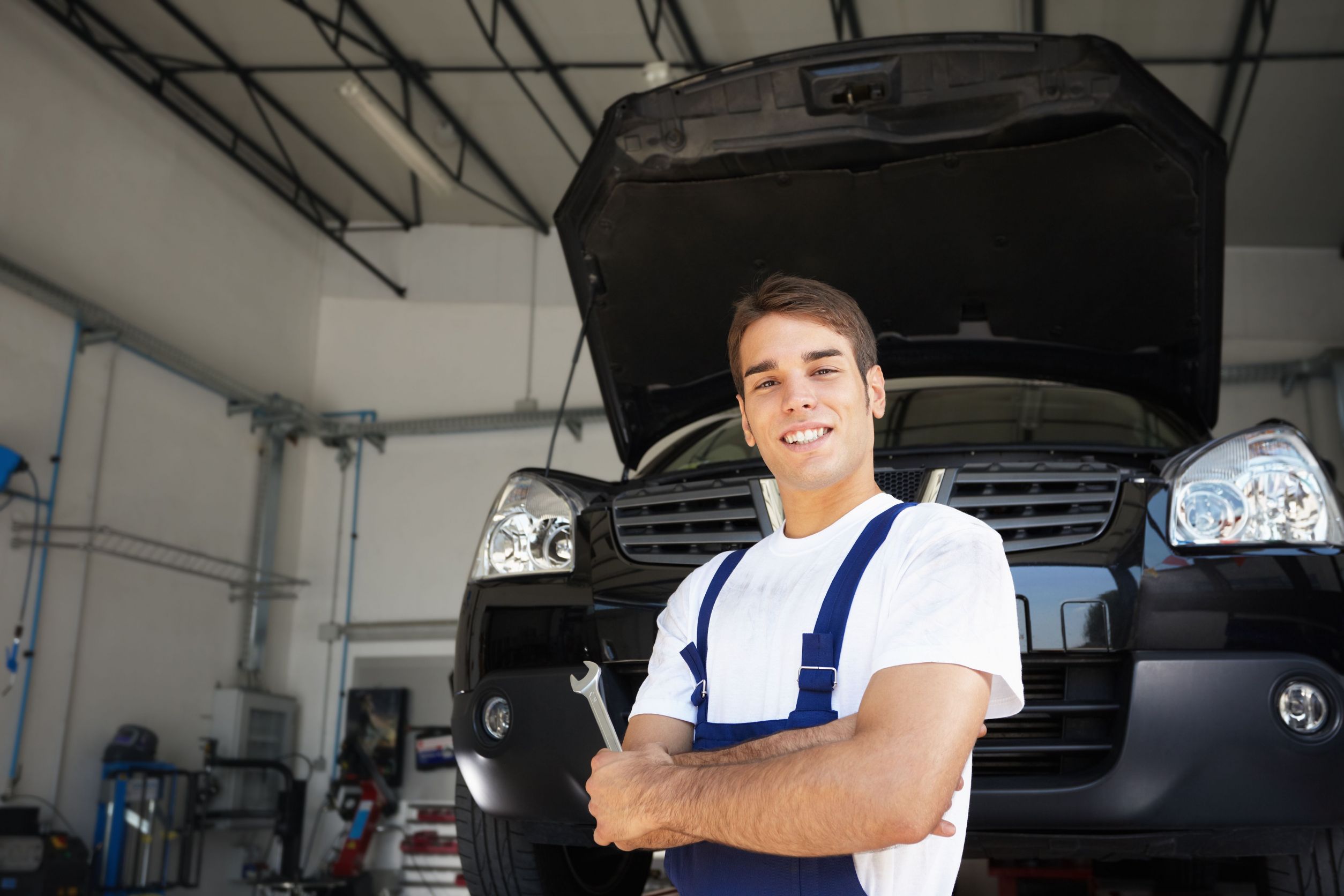Why Choose a Mercedes-Benz Trained Mechanic for a Mercedes Service in Chicago?